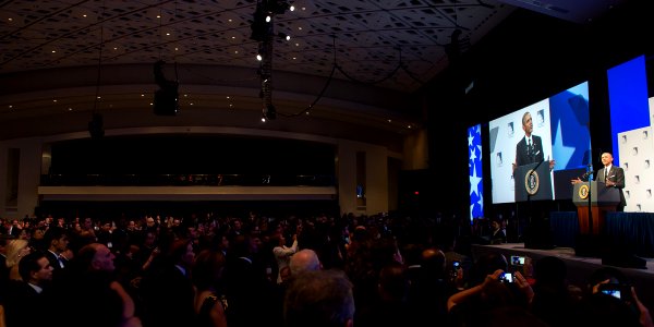 Barack Obama at 2015 CHCI gala (21)