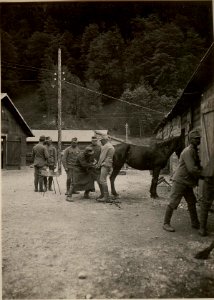 Barackenlager in Raibl elektrisch beleuchtet. Aufgenommen am 16. Mai 1916. (BildID 15476161)