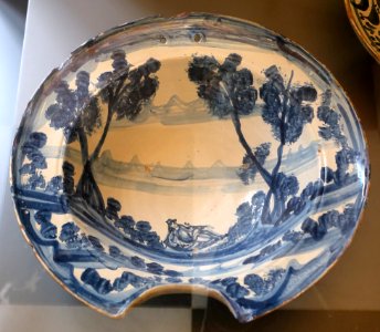 Barber's bowl, Teruel, Spain, 18th century AD, ceramic - Museo Nacional de Artes Decorativas - Madrid, Spain - DSC08229