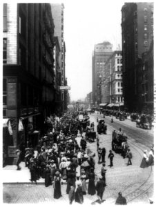 Bargain Day on State St., Chicago LCCN93508371
