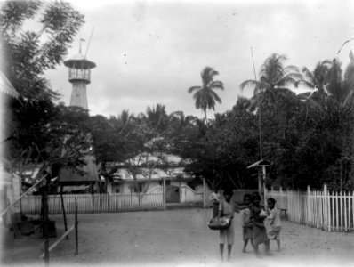 Barn på en gata. Sulawesi. Indonesien - SMVK - 022207
