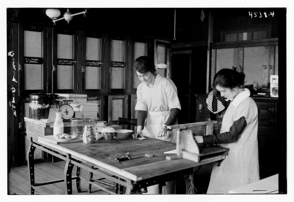 Barnard Canteen LCCN2014706674