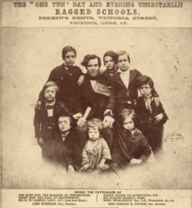 Barnardo, Thomas John - Gruppe von Schülern der Ragged School mit ihrem Lehrer (Zeno Fotografie)