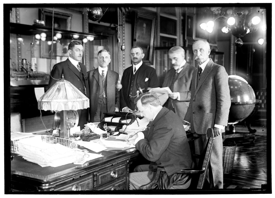 BARNETT, GEORGE, MAJ. GEN., COMMANDANT, U.S.M.C.; BLUE, VICTOR, REAR ADMIRAL, U.S.N.; CHIEF BUR. NAV.; DANIELS, JOSEPHUS, SECRETARY OF THE NAVY, 1913-1921; FECHTELER, A.F., CAPTAIN, U.S.N.; LCCN2016865437