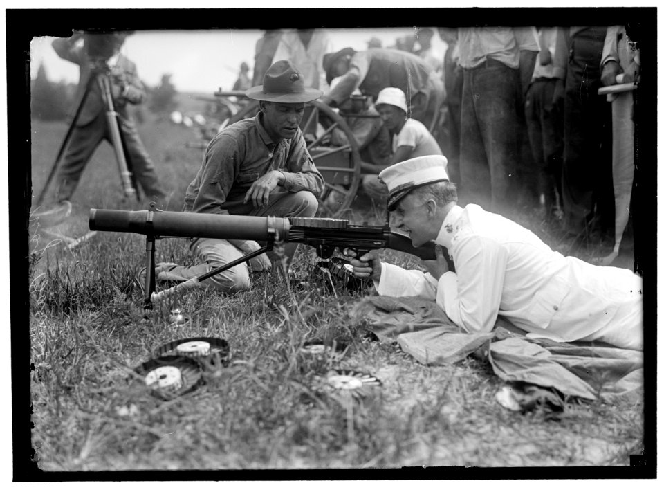 BARNETT, GEORGE, MAJ. GEN., COMMANDANT, U.S.M.C. MARINE CORPS RIFLE RANGE; INSPECTING COLT'S AUTOMATIC LCCN2016866940