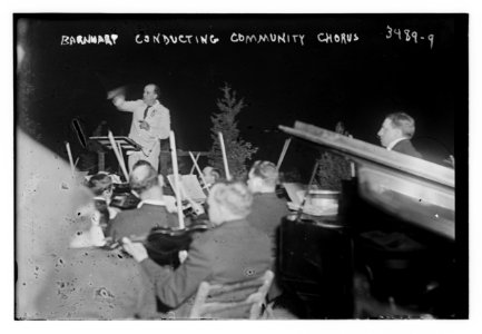 Barnharp conducting community chorus LCCN2014702810