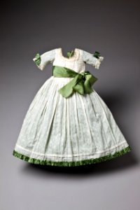 Barnklänning från 1775 - Livrustkammaren - 86759 photo