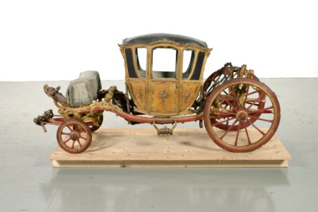 Barnvagn sjuglasvagn, vänster sida - Livrustkammaren - 56711
