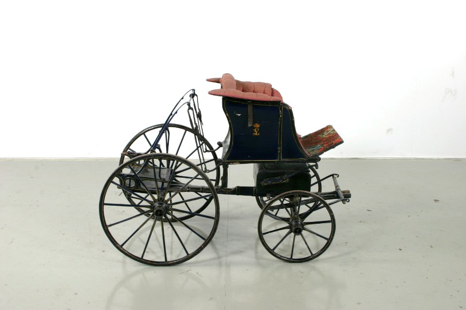 Barnvagn faetong, höger sida - Livrustkammaren - 39596