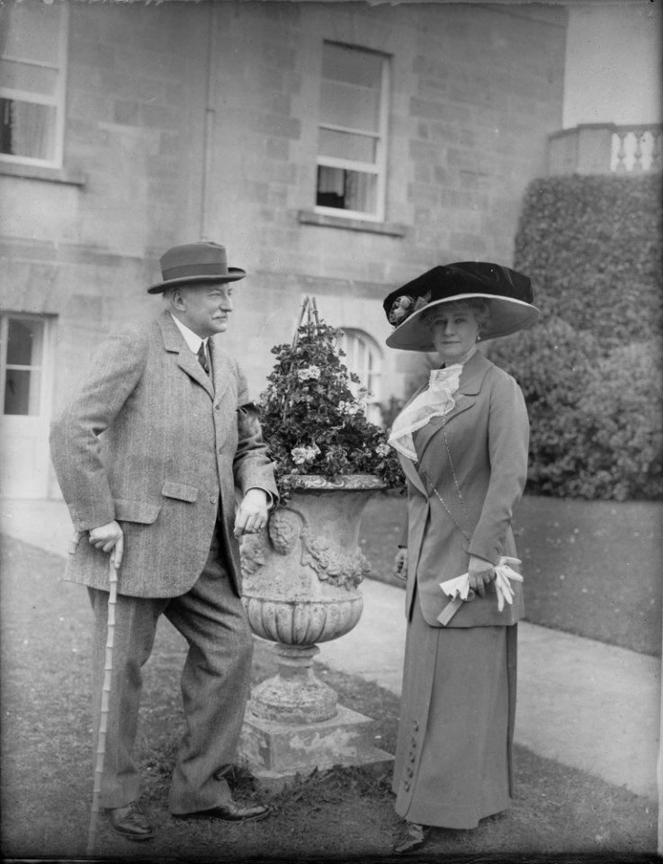 Baron and Baroness de Neuflize (21297446038)