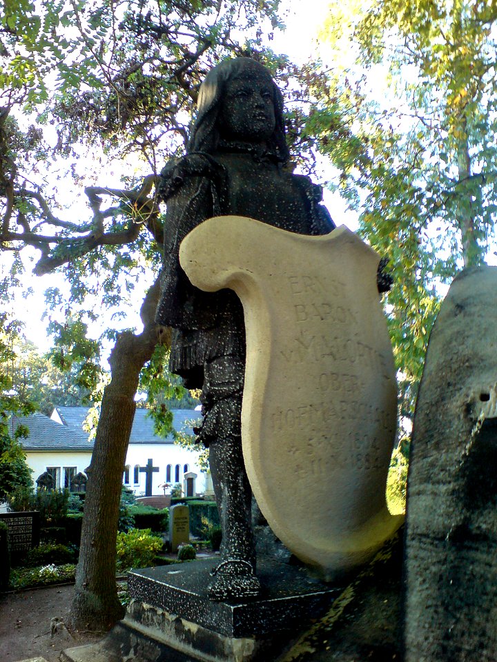 Baron Carl Otto Unico Ernst von Malortie Figur von Carl Dopmeyer, Figur und Grabtafel Herrenhäuser Friedhof Hannover Herrenhausen