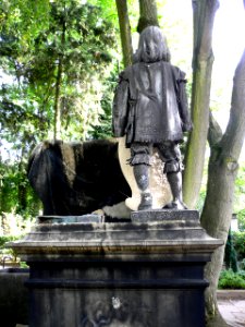 Baron Carl Otto Unico Ernst von Malortie Figur von Carl Dopmeyer Figur von hinten, Herrenhäuser Friedhof Hannover Herrenhausen
