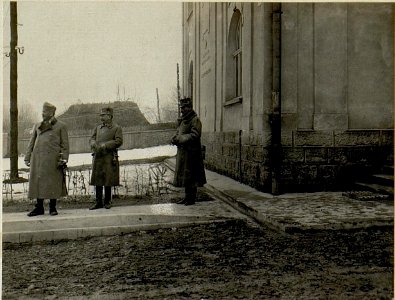 Baron Hazai beim Korpskommando in Podhajce. (BildID 15522190)