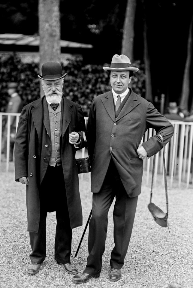 Baron M(aurice) de Rothschild (propriétaire de Doniazade, pouliche de course vainqueur du prix de Diane, le 5 juin 1921, à Chantilly) - (photographie de presse) - (Agence Rol)