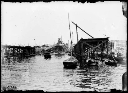 Barques al moll d'un port