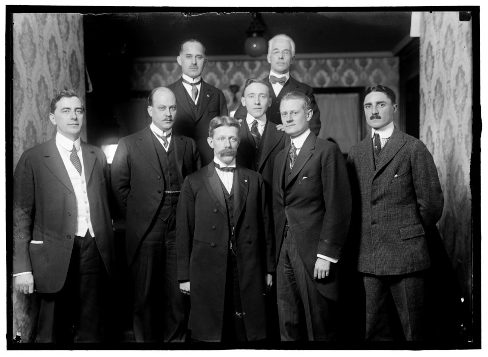 BARRETT, JOHN. DIRECTOR GENERAL, PAN AMERICAN UNION, 1907-1920. UNIDENTIFIED GROUP, ON ENTRANCE STAIRWAY OF HIS RESIDENCE; 12 MEN, 3 WOMEN, CHILD LCCN2016865611