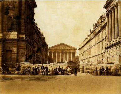 Barricades devant la Madeleine au cours de la commune de Paris, A. Disderi