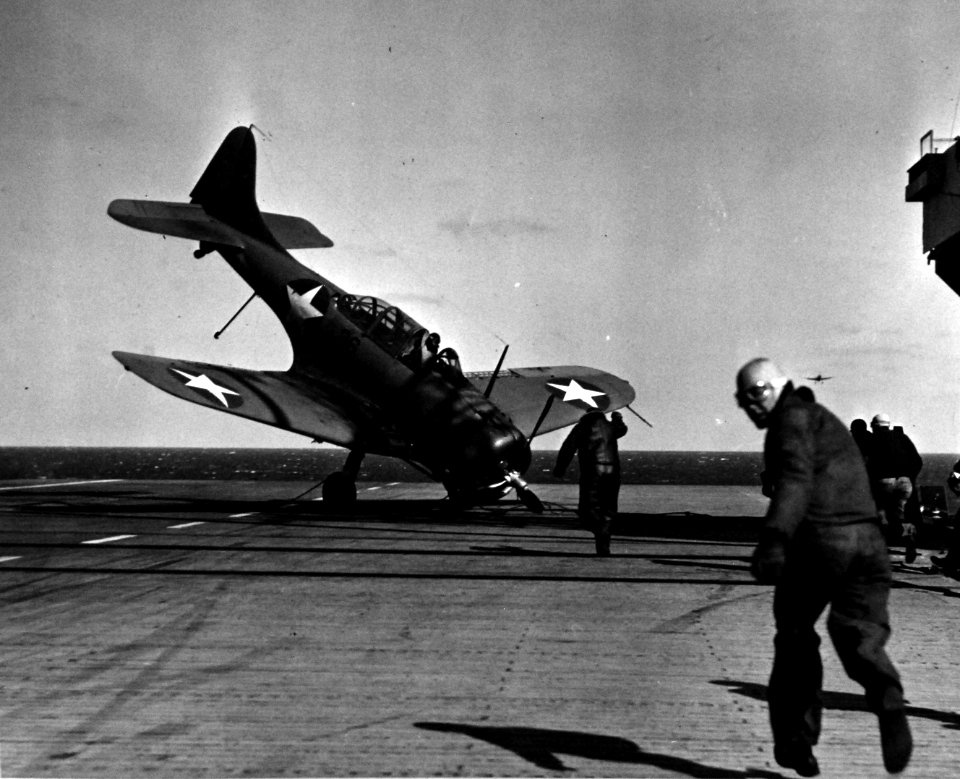 Barrier crash of a Douglas SBD-4 Dauntless aboard USS Charger (ACV-30) on 16 March 1943 (80-G-38875)