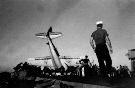 Barrier crash of a General Motors FM-1 Wildcat of VC-68 aboard USS Fanshaw Bay (CVE-70) on 7 August 1944 (80-G-364222)