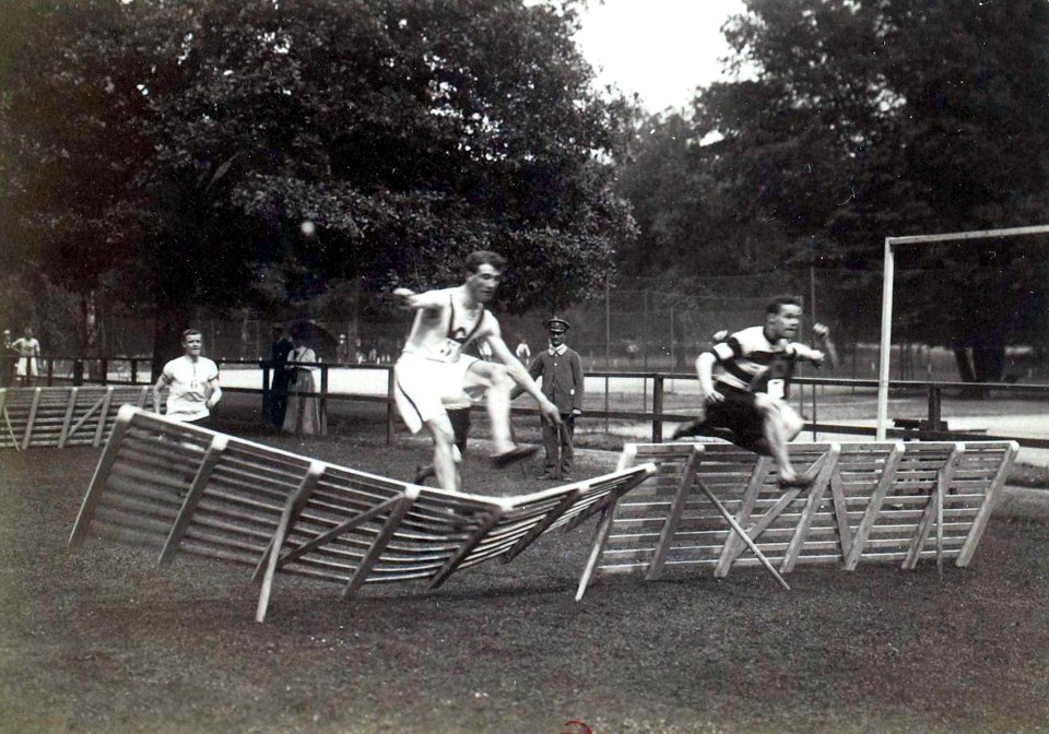 Barrières du 110 mètres haies aux JO de Paris 1900