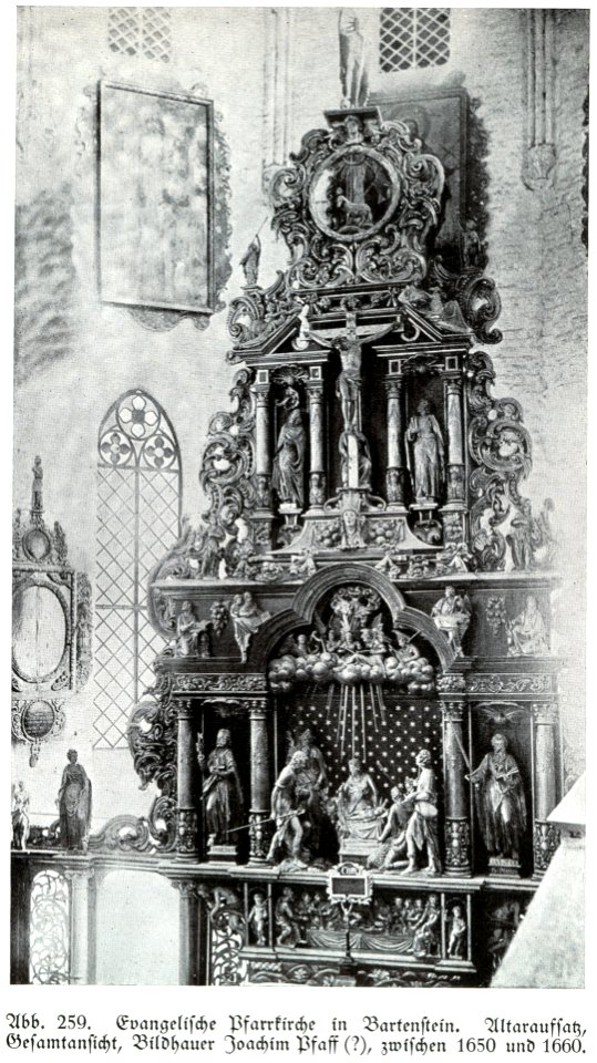 Bartenstein, Evangelische Pfarrkirche, Altaraufsatz, Gesamtansicht, 1650 bis 1660, Bildhauer Joachim Pfaff (zugeschrieben)