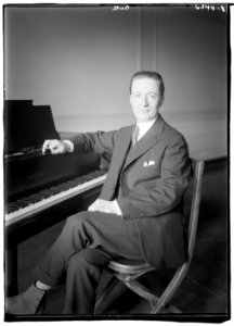 Barth at piano LCCN2014718103