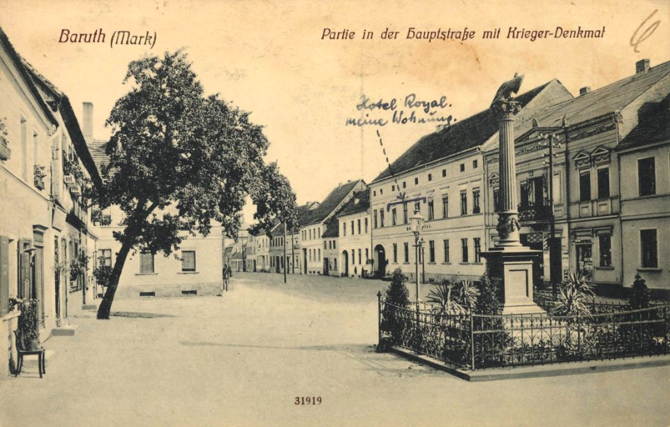 Baruth (Mark), Brandenburg - Hauptstraße mit Kriegerdenkmal (Zeno Ansichtskarten)