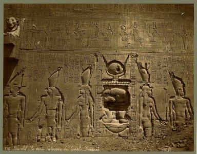 Bas-relief á la partie postérieure du temple - Dendérah - Bonfils. LCCN2004668089