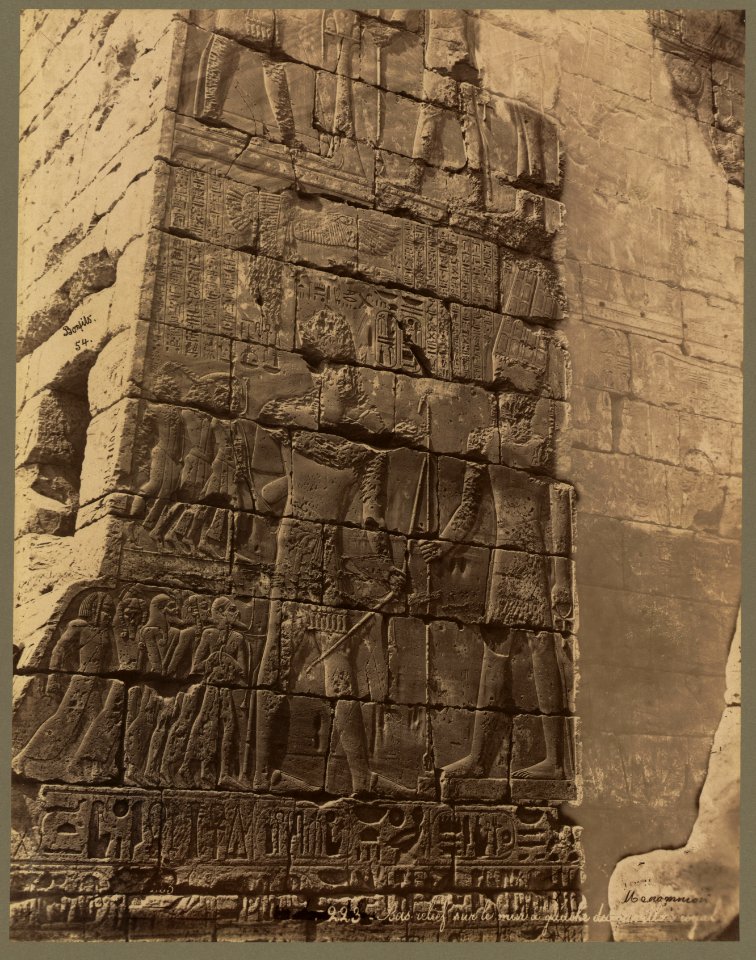 Bas-relief sur le mur a gauche du pavillon royal - Bonfils. LCCN2004666812