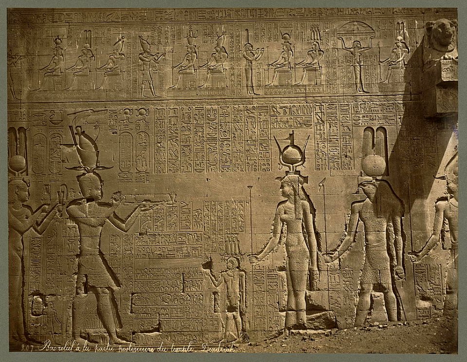 Bas-relief á la postérieure du temple - Dendérah - Bonfils. LCCN2004668090