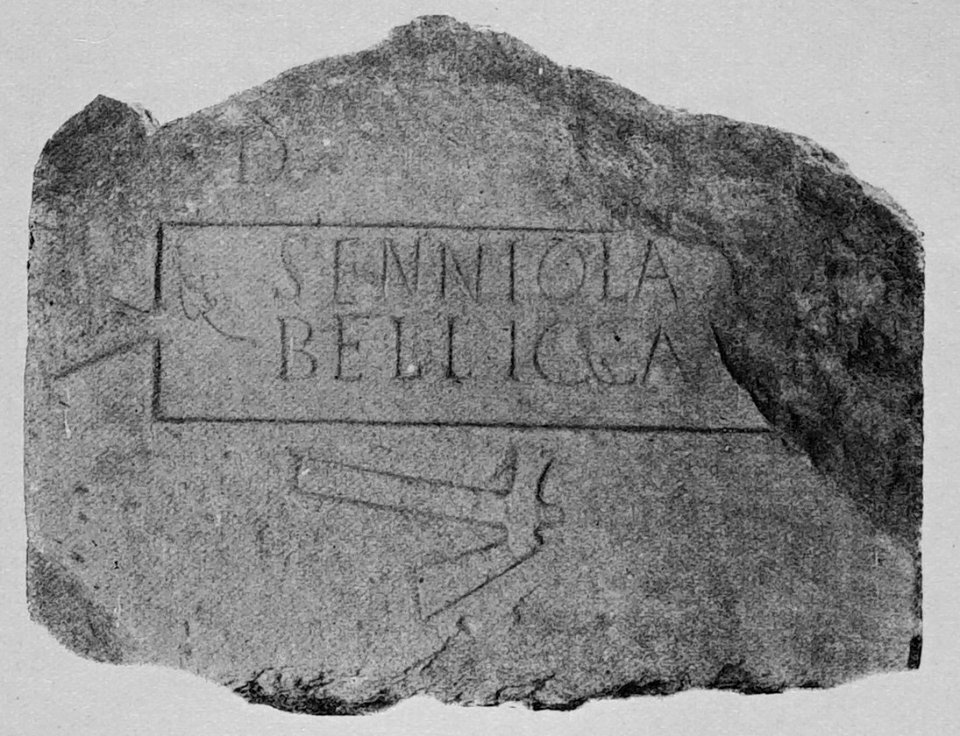 Bas-reliefs statues bustes de la Gaule 80684 (cropped)