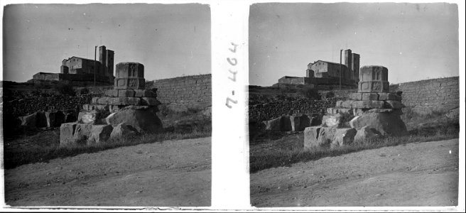 Base d ' una creu de terme a Manresa