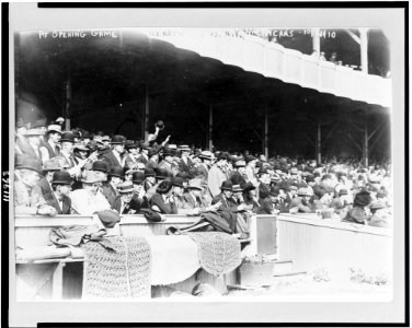 Baseball fans at the opening game of the unofficial World Series, between the New York Nationals and the New York Americans LCCN94512086