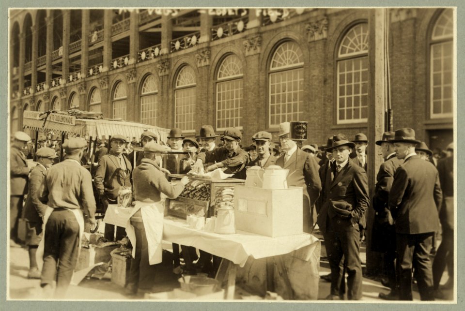 Baseball fans-Hot dogs for fans waiting for gates to open at Ebbets Field, Oct. 6, 1920 LCCN97518642