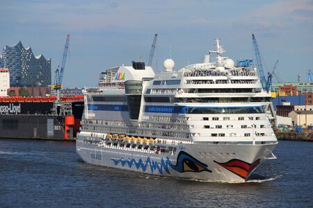 Waters ship transport system