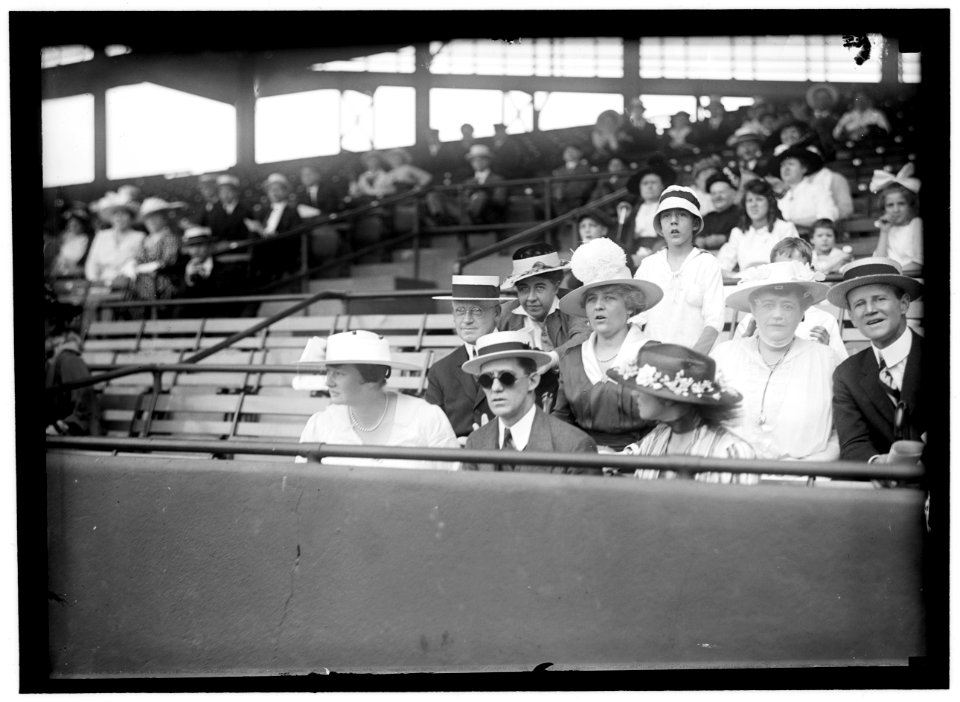 BASEBALL, AMATEUR AND COLLEGE. SPECTATORS; MRS. LEITER, LEFT LCCN2016866463