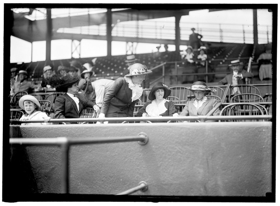 BASEBALL, AMATEUR AND COLLEGE. WATCHING GAME BETWEEN METROPOLITAN AND CHEVY CHASE CLUBS- ALEX HAGNER; MISS BELLE HAGNER; MISS MAITLAND MARSHALL; MISSES ELEANOR & JESSIE WILSON LCCN2016864631