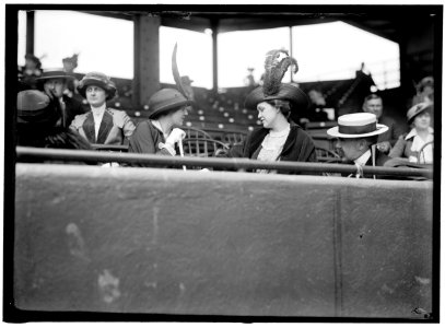 BASEBALL, AMATEUR AND COLLEGE. WATCHING GAME BETWEEN METROPOLITAN AND CHEVY CHASE CLUBS- CECILIA MAY; MRS. PRESTON GIBSON LCCN2016864630
