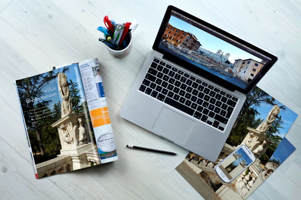 Smartphone desktop creative