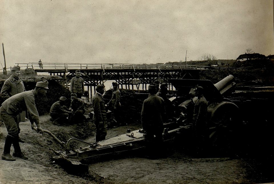 15 cm Haubitze an der Brücke in Chatki. (BildID 15521868)