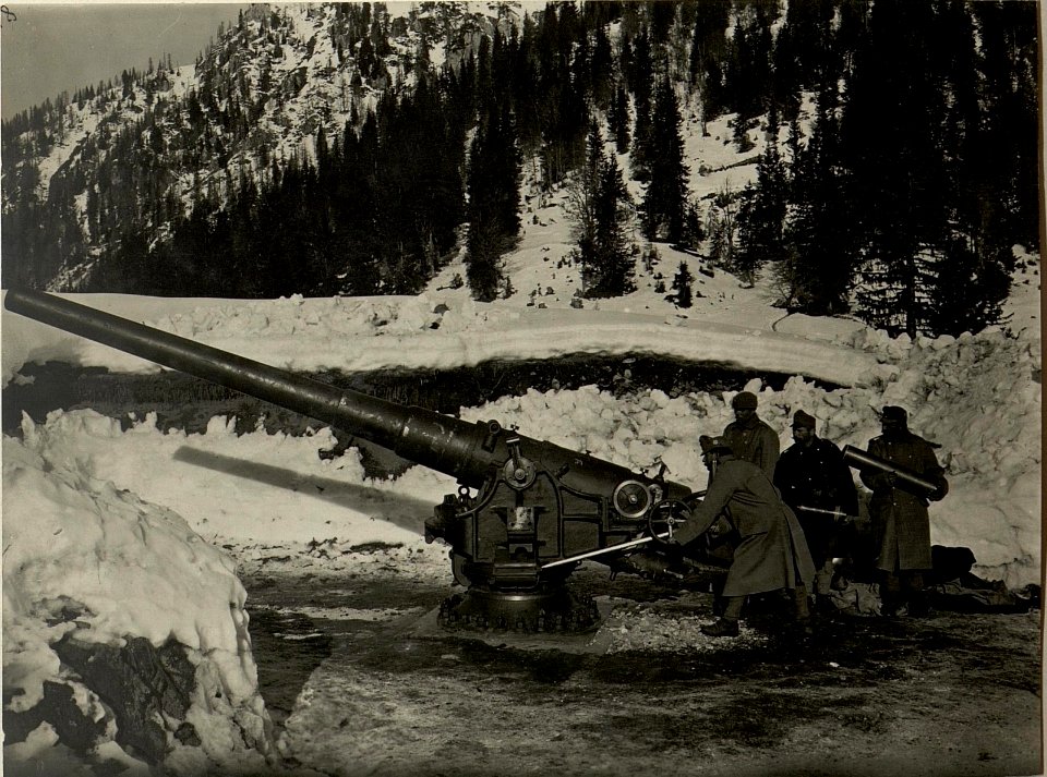 15 cm L-40 Marinekanone am Prassniksattel. (BildID 15466272)
