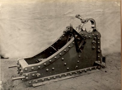 15 cm M. 80 Mörserschleife umgeändert für 10 cm M. 05 Panzerhaubitzrohr, aufgenommen am 17. Oktober 1915 (BildID 15474606)