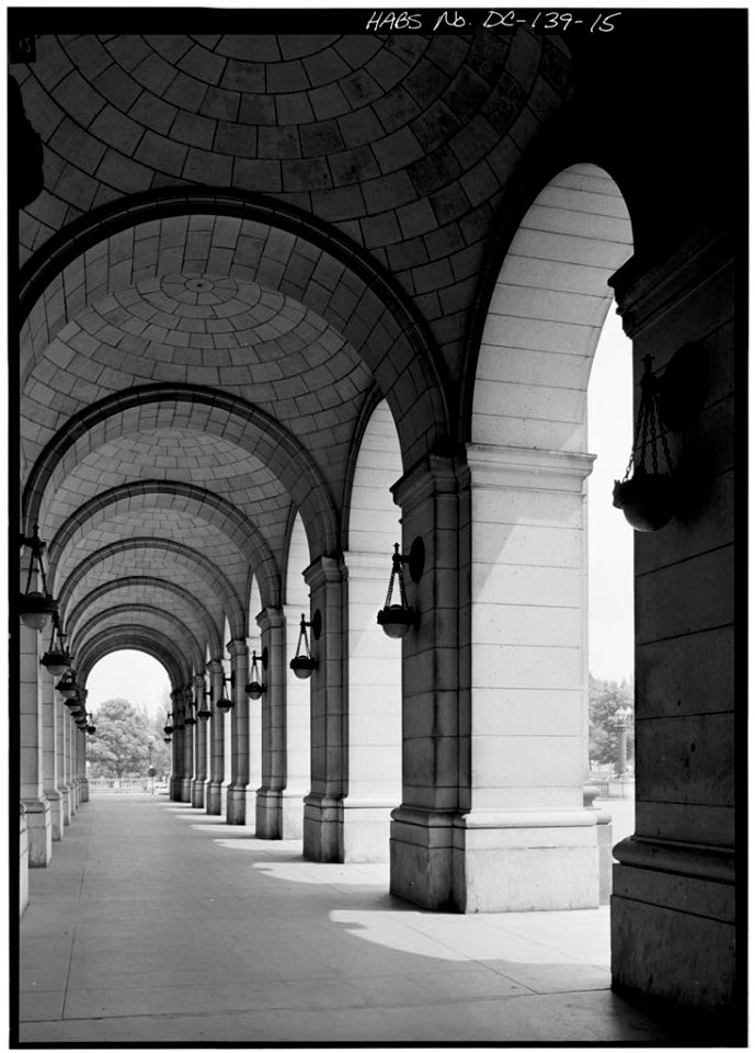 15. DETAIL, EAST ARCADE, OBLIQUE VIEW FROM THE WEST - Union Station030024pv
