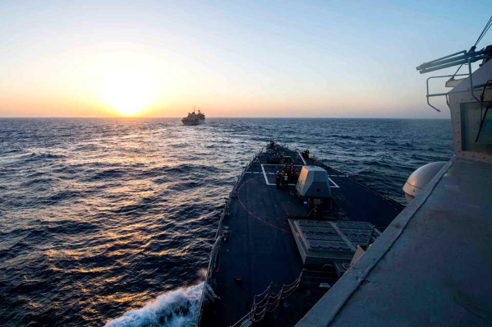 150623-N-VC236-027 USS Farragut (DDG 99) (19228975941)