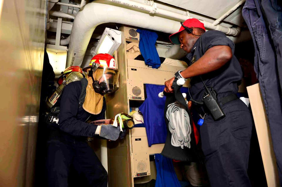 150626-N-ZF498-177 USS Forrest Sherman (DDG 98) (19037625158)