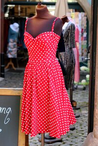 Stand suspended red with white dots