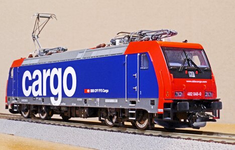 Sbb-cargo goods train locomotive br482 photo
