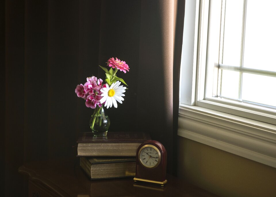 Clock table bouquet