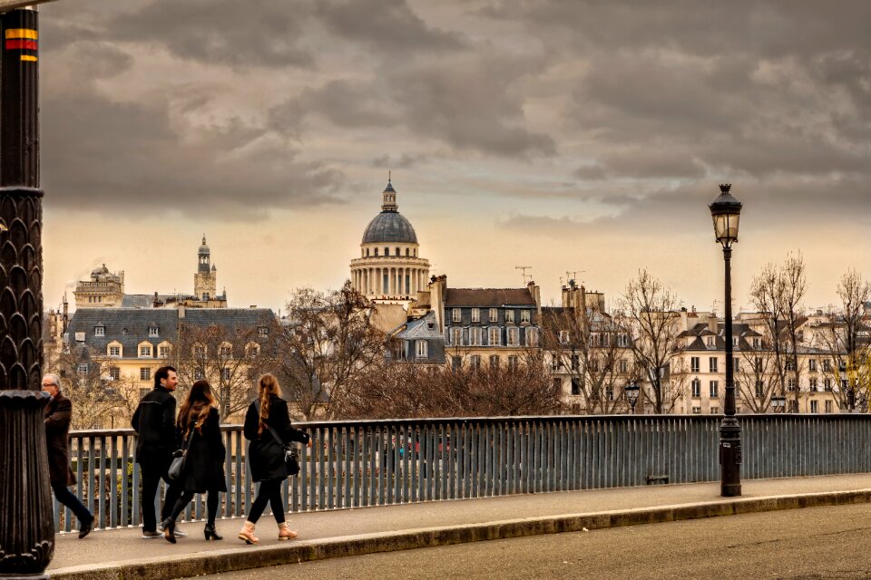 Seine bridge fall