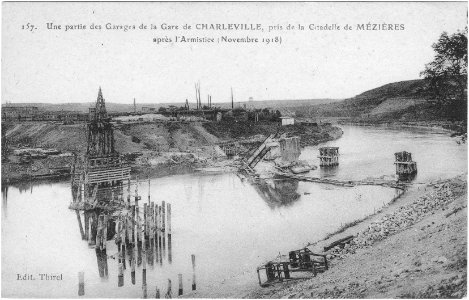 157. Une Partie des Garages de la Gare de Charleville. Photo prise de la Citadelle de Mézières après l'Armistice du 11 Novembre 1918